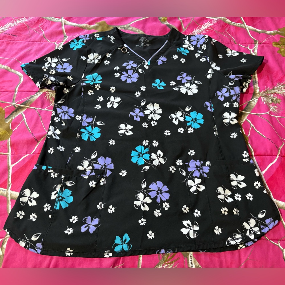Cherokee Infinity Scrub Top